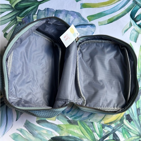 Top handle zippered train case - Light Blue NWT - Picture 4 of 4